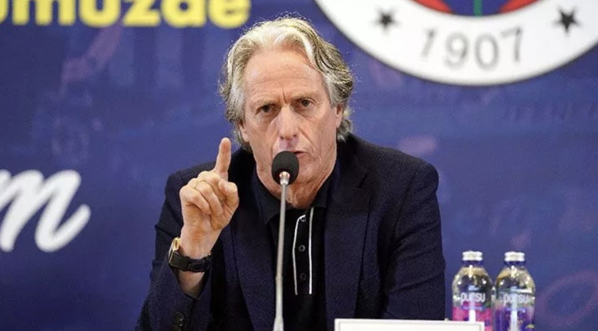 Jorge Jesus 5 oyuncunun biletini kesti
