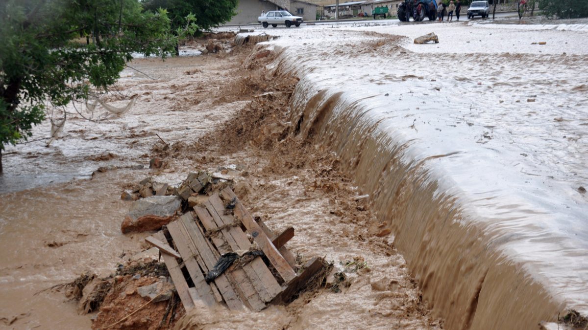 Karaman’da sel: Urgan Deresi taştı
