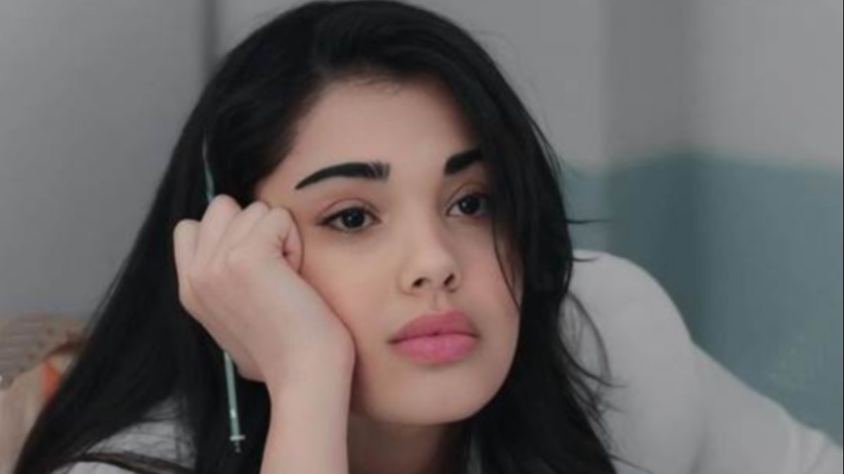 Kardeşlerim’in esmer güzeli Süsen sırt dekolteli kareleriyle nefes kesti! ‘Çikolatam benim’