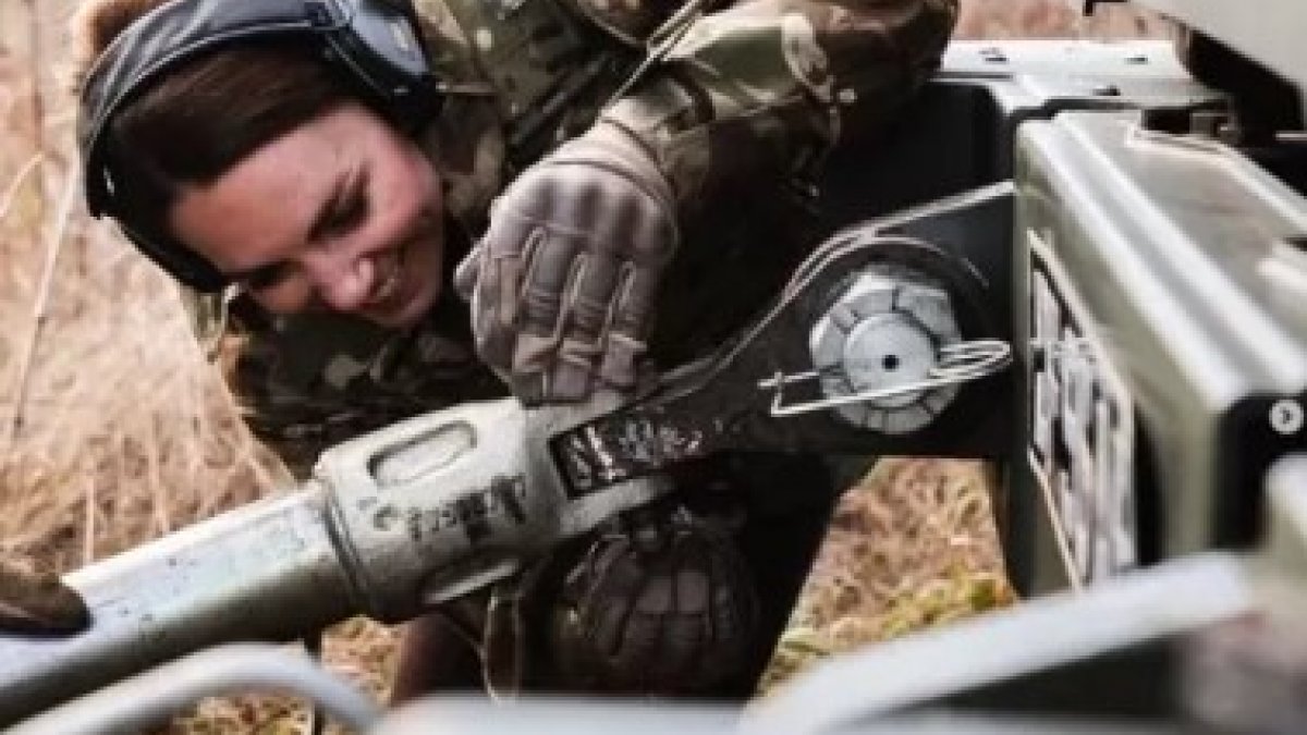 Kate Middleton’dan askeri üniformalı tank pozu