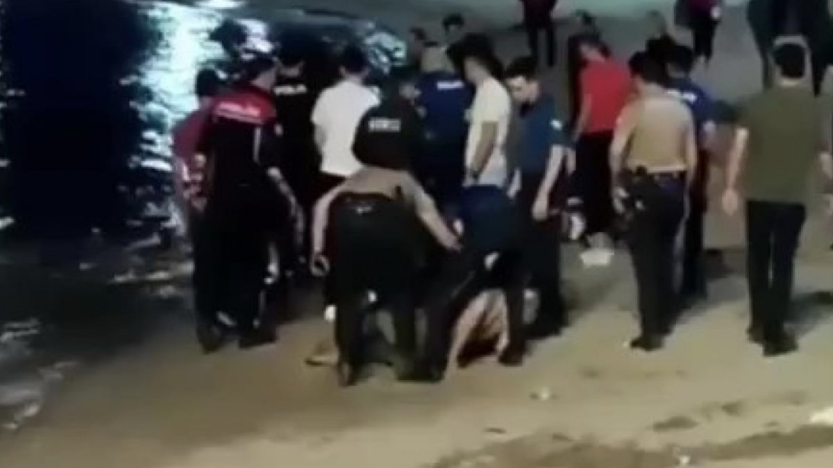 Kocaeli’de gece denize giren 2 kişiden biri boğulma tehlikesi geöçirdi