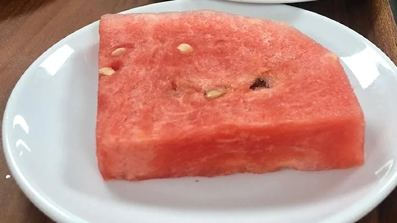 ‘KYK yurdunda bir dilim karpuz 6.5 lira olur mu?’