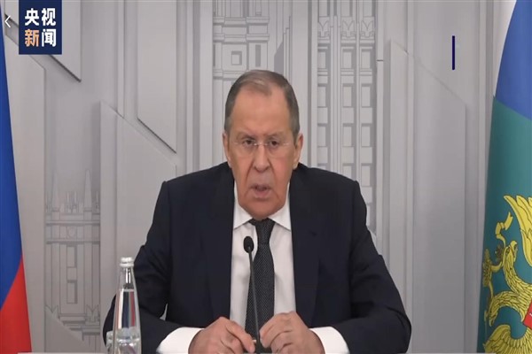 Lavrov’dan Batı’ya uyarı: “Uzun menzilli silahlar gelirse, “Nazileri” o hattan uzaklaştırırız”