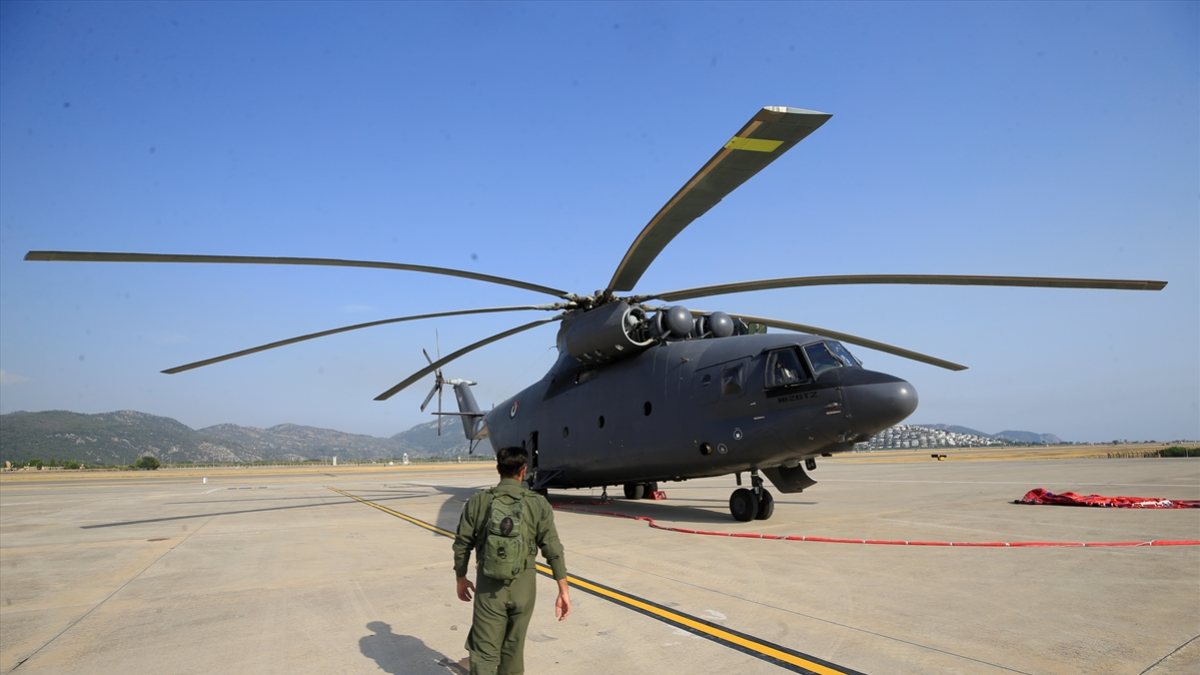 Marmaris’teki yangına Mi26’nın müdahale anları