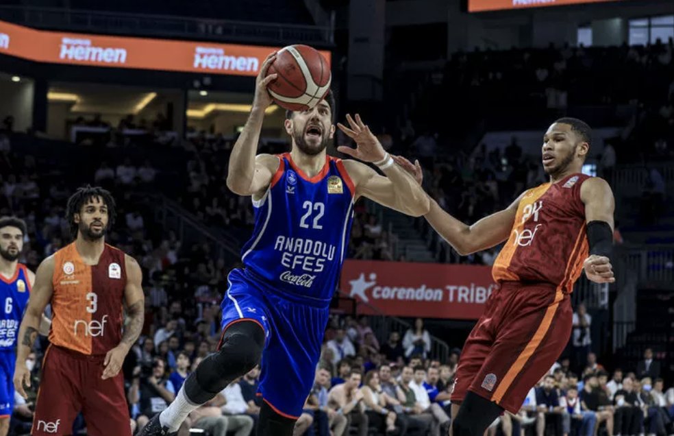 Nefes kesen seride finale giden Anadolu Efes!