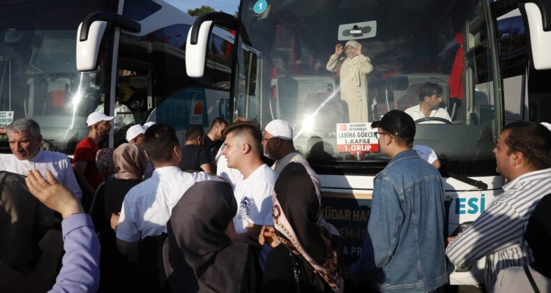 Pandemi sonrası ilk hac kafilesi İstanbul’dan uğurlandı