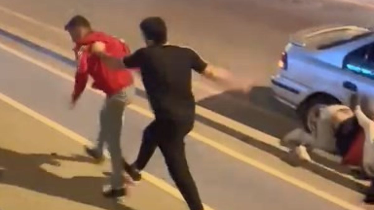 Sakarya’da sokak ortasında korkunç kavga