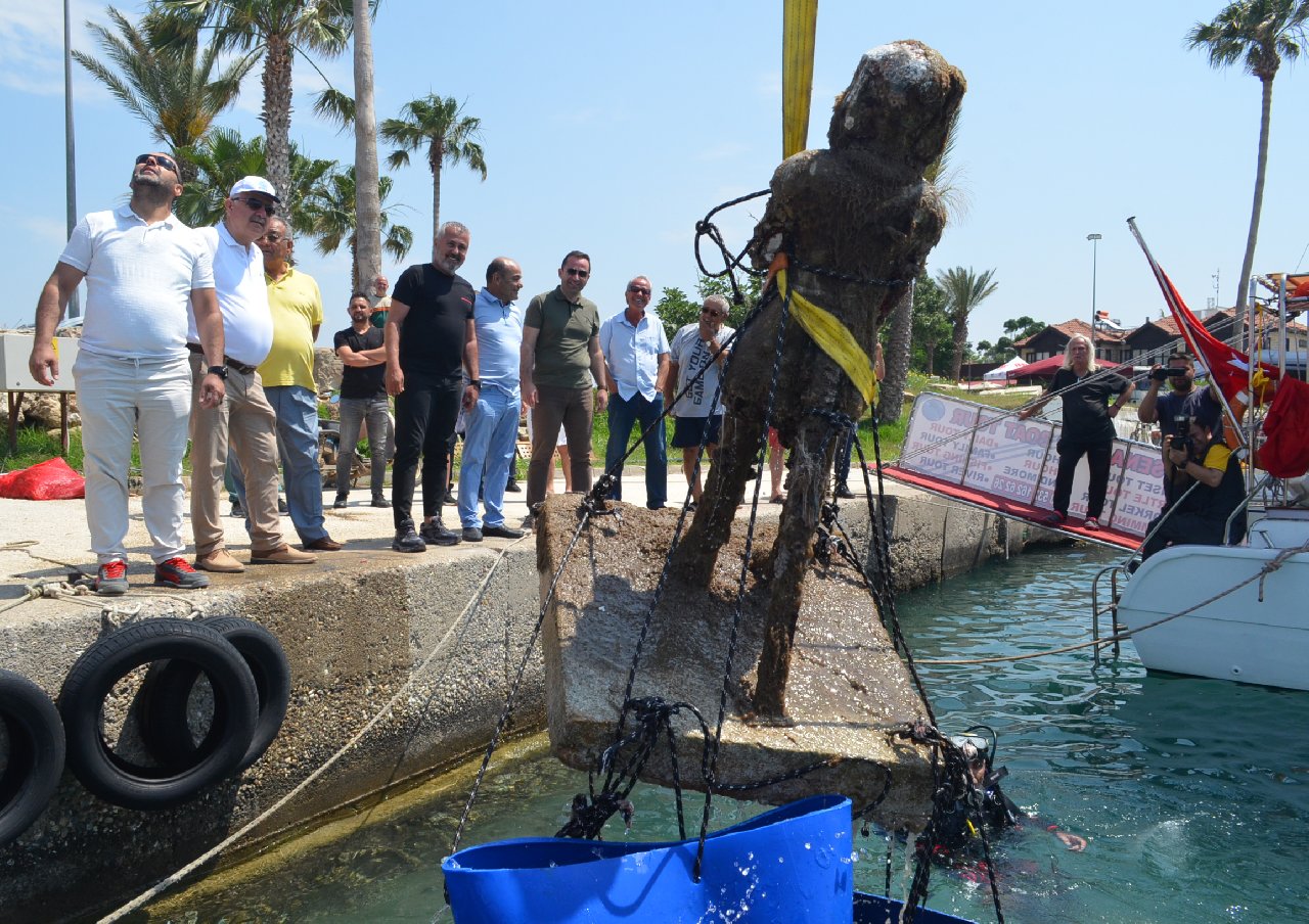 Side Sualtı Müzesi’ndeki kırık heykeller tamir için çıkarıldı