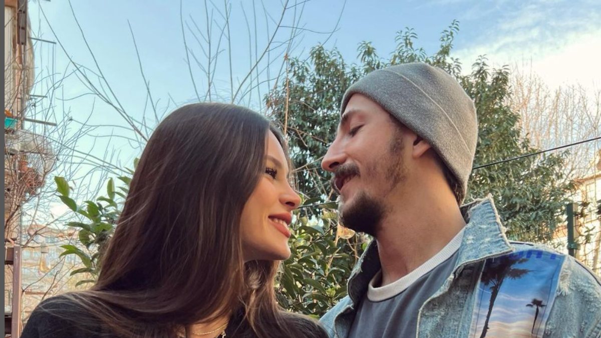 Survivor Berkan’ın sevgilisi görenlerin aklını başından aldı! Derin dekolteli pozları olay…