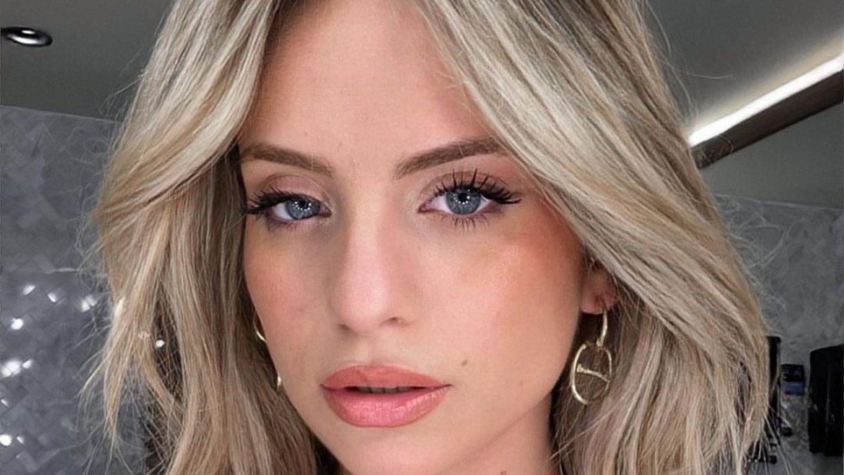 TikTok fenomeni Cemre Solmaz minicik elbisesiyle boy gösterdi, gören bakakaldı! ‘Nazar boncuğu gibisin’