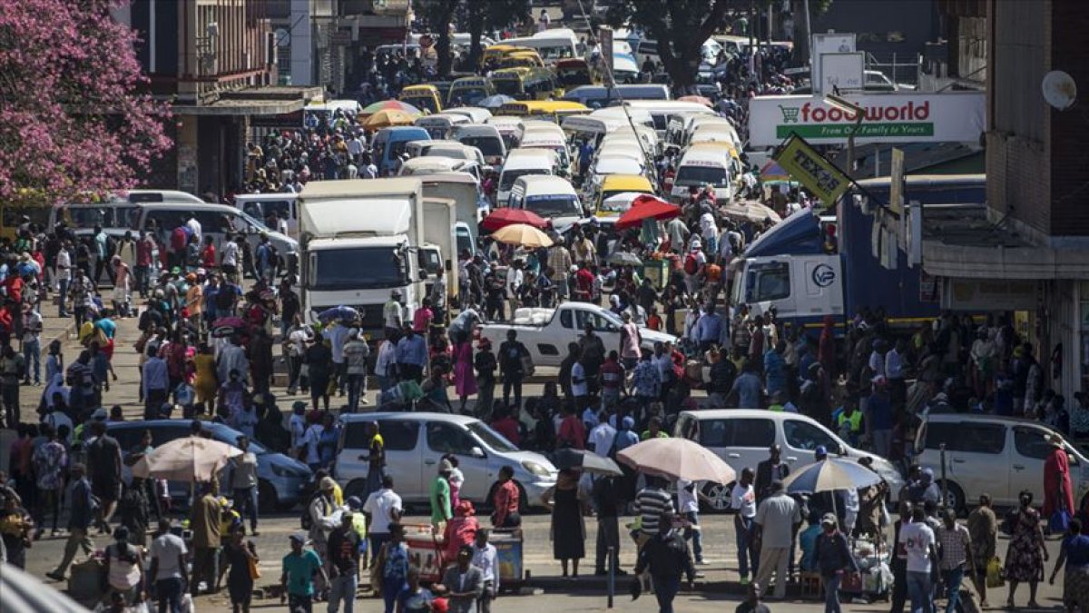 Zimbabve’nin merkez bankası faizi yüzde 200’e çıkardı