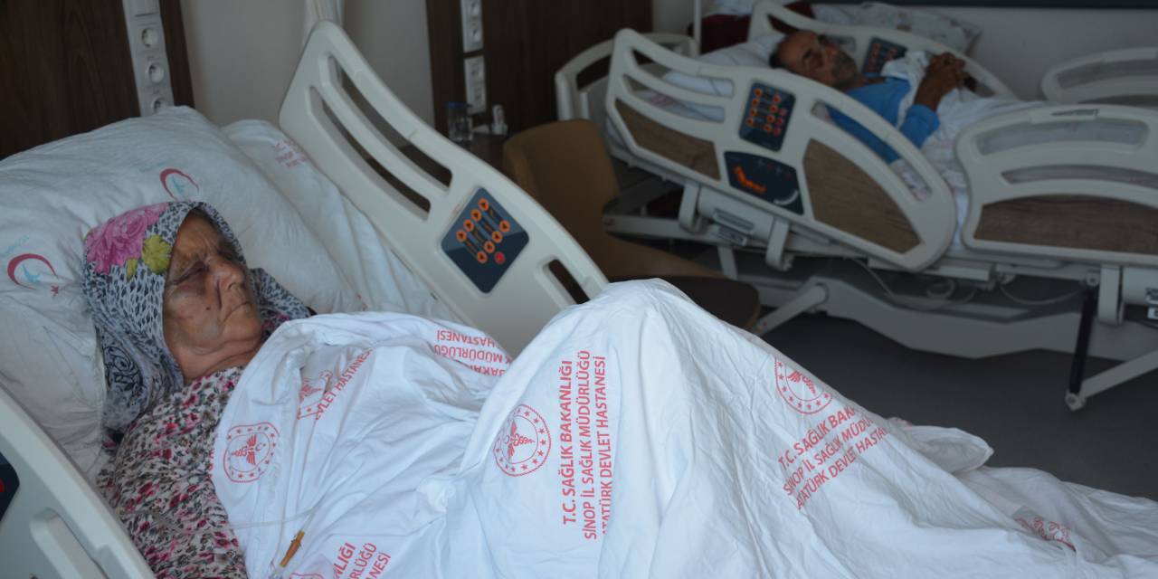 Anne ve babasını 2 saat dövdü