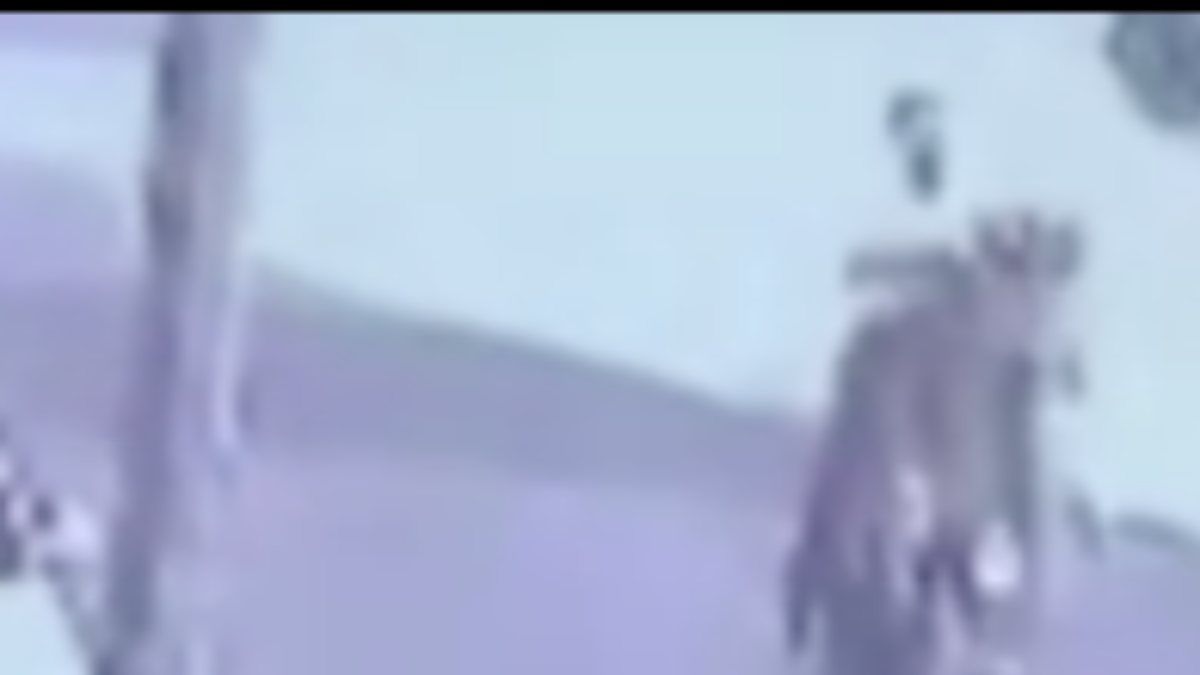 Arnavutköy’de kadına çarpan motosikletli kaçtı