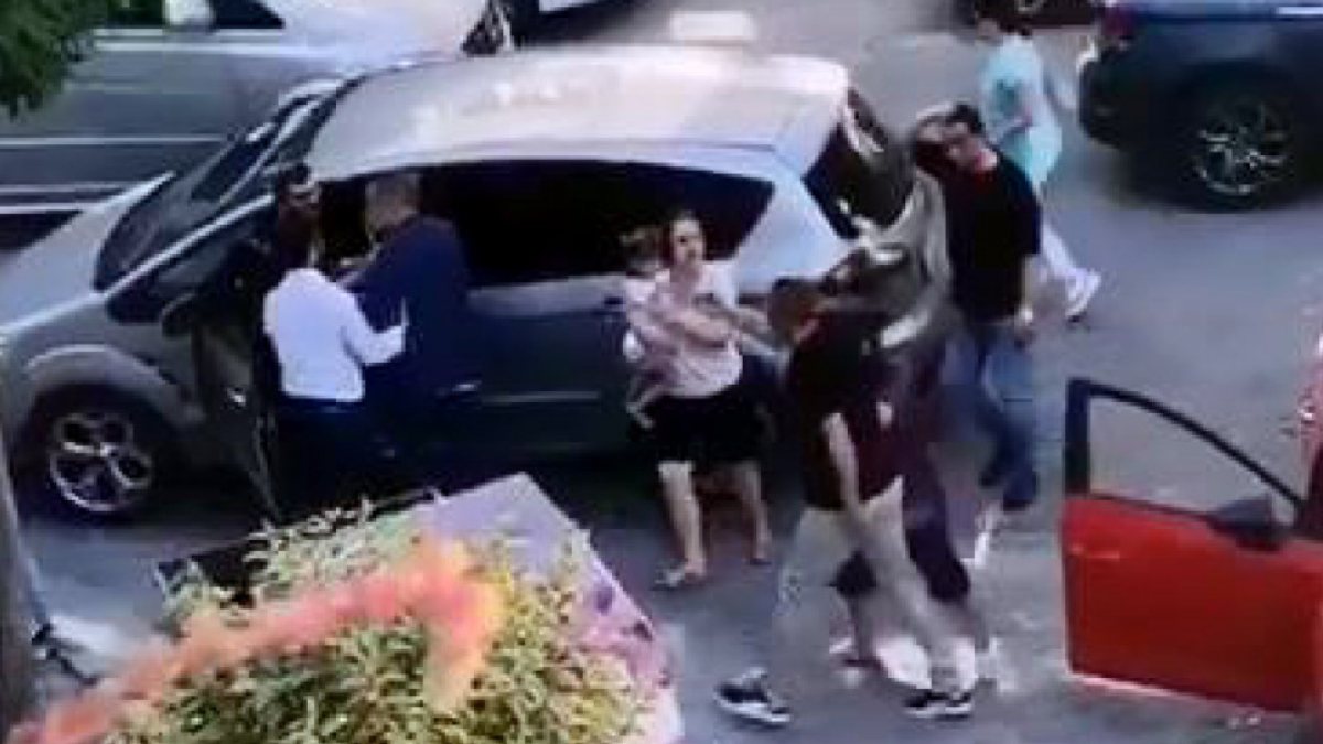 Avcılar’da yol verme kavgası: Bıçak çeken sürücü dehşet saçtı