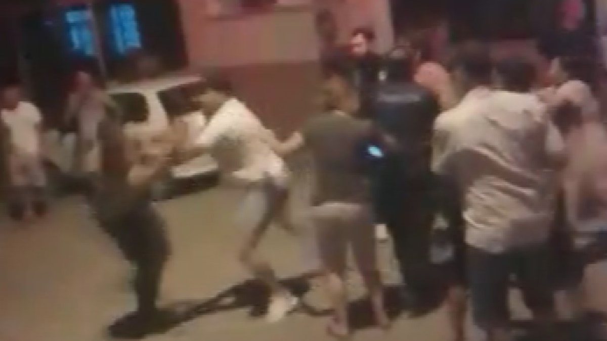 Aydın’da kavgayı ayırmak isteyen bekçiye saldırdılar