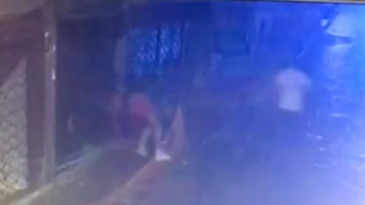 Beyoğlu’nda fuhşa giden 2 şahıs biber gazlı gasba uğradı