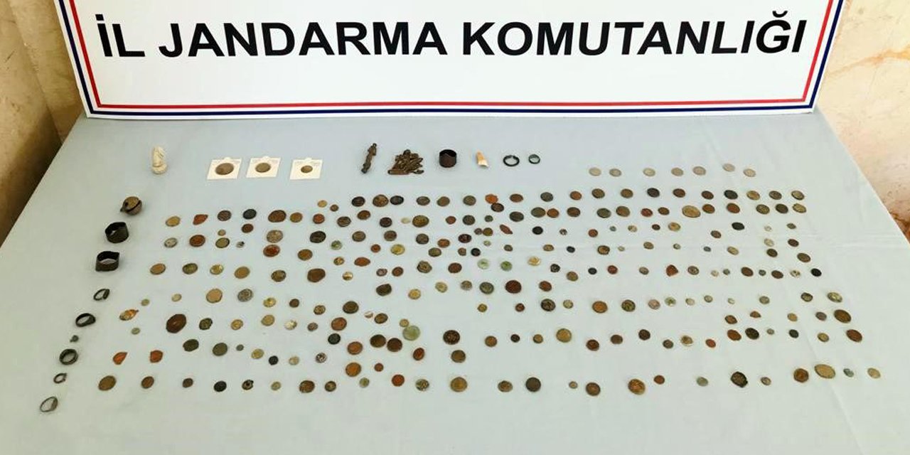 Bilecik’te 262 sikke ele geçirildi: 4 gözaltı