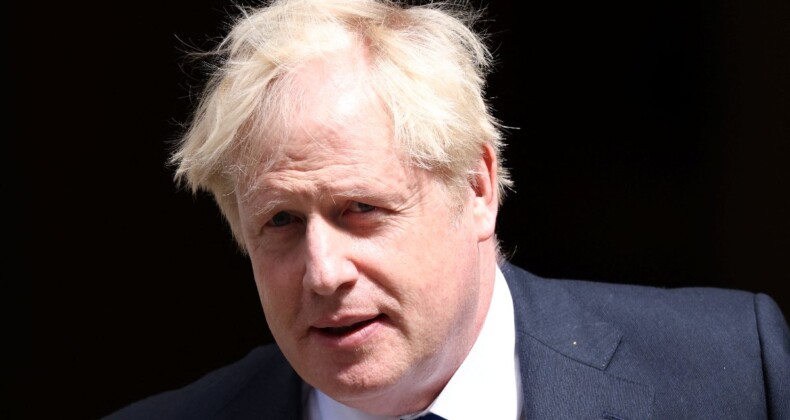 Boris Johnson’dan istifa kararı
