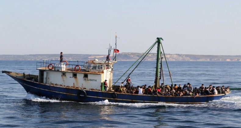 Bozcaada açıklarında 227 kaçak göçmen yakalandı