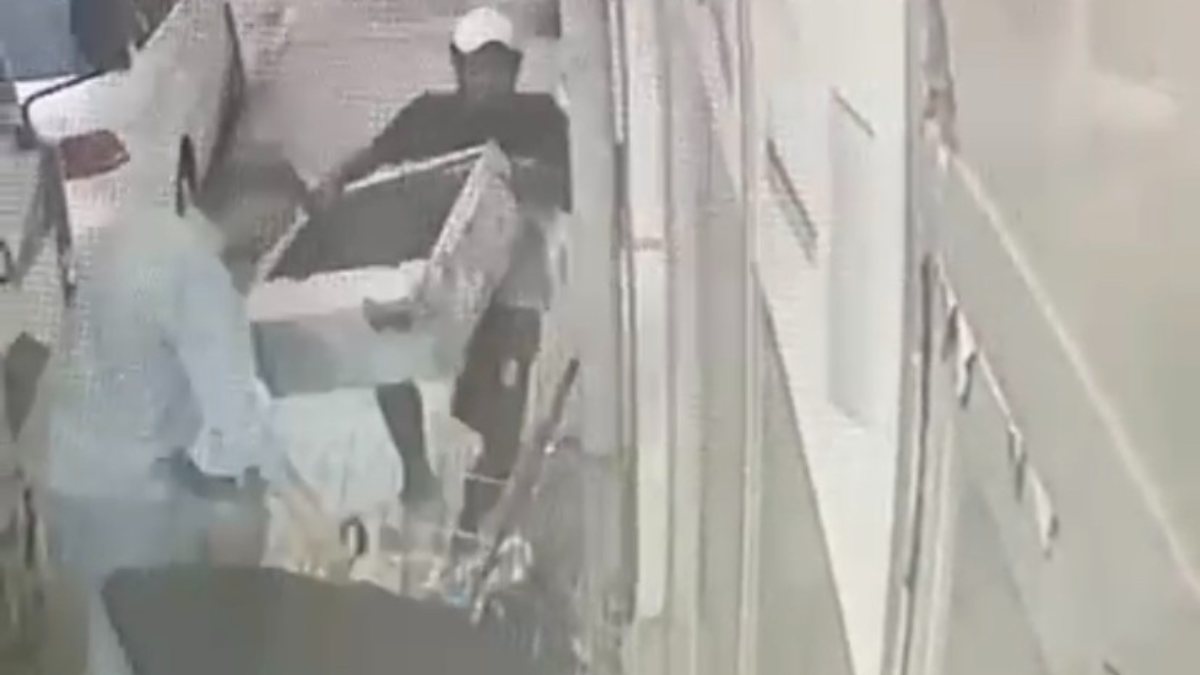 Bursa’da pazar arabasıyla klima motoru hırsızlığı