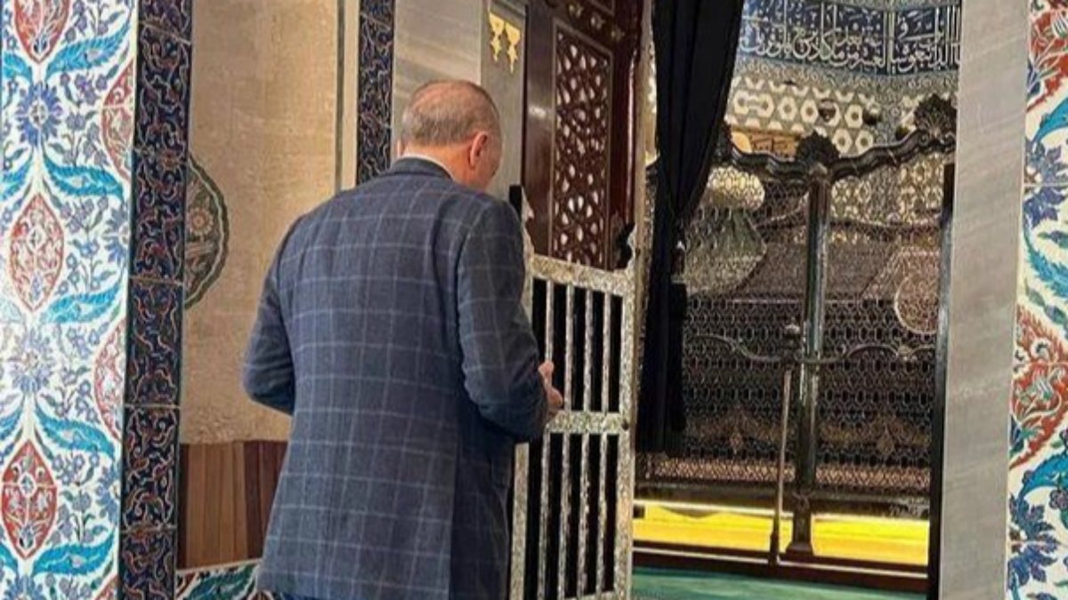 Cumhurbaşkanı Erdoğan, Eyüp Sultan’da dua etti