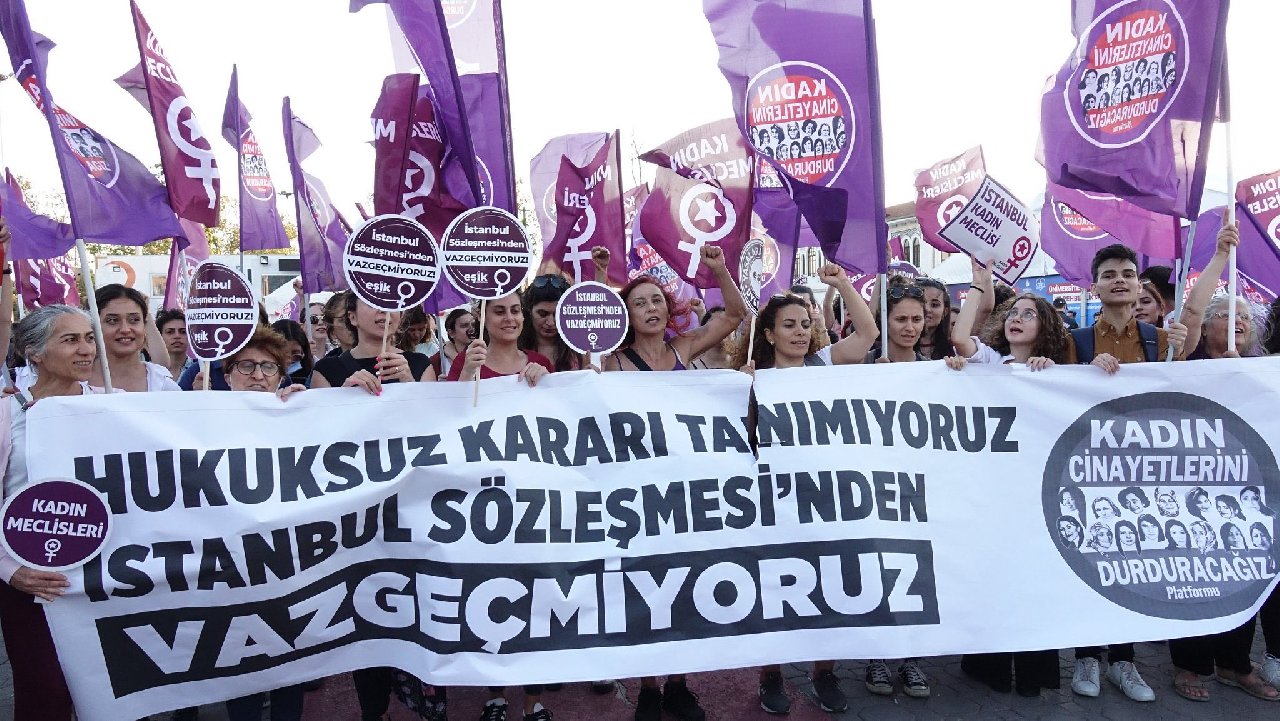Danıştay kararı sonrası kadınlar sokağa çıktı: Hukuksuz kararı tanımıyoruz