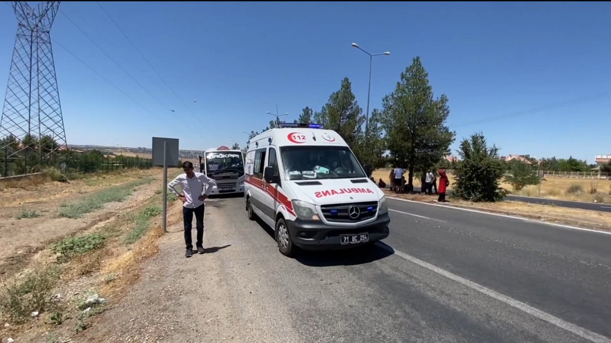 Diyarbakır’da hararet yapan aracının su deposunu açınca yüzü yandı