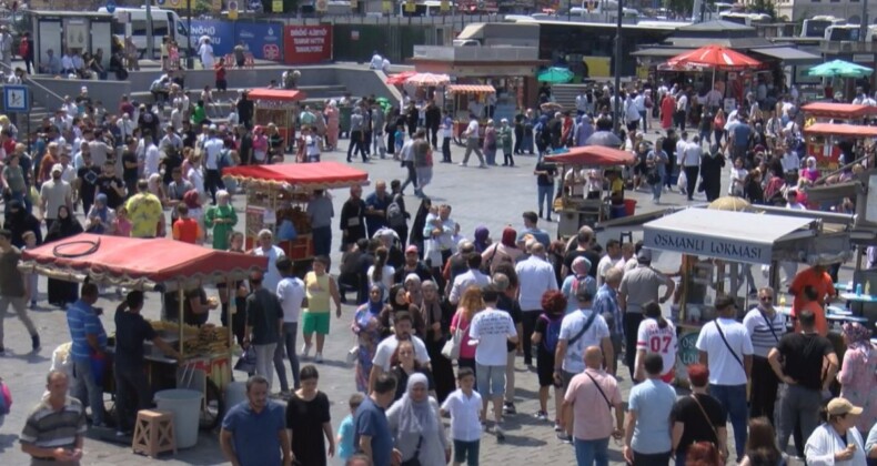 Eminönü’nde bayram yoğunluğu yaşanıyor