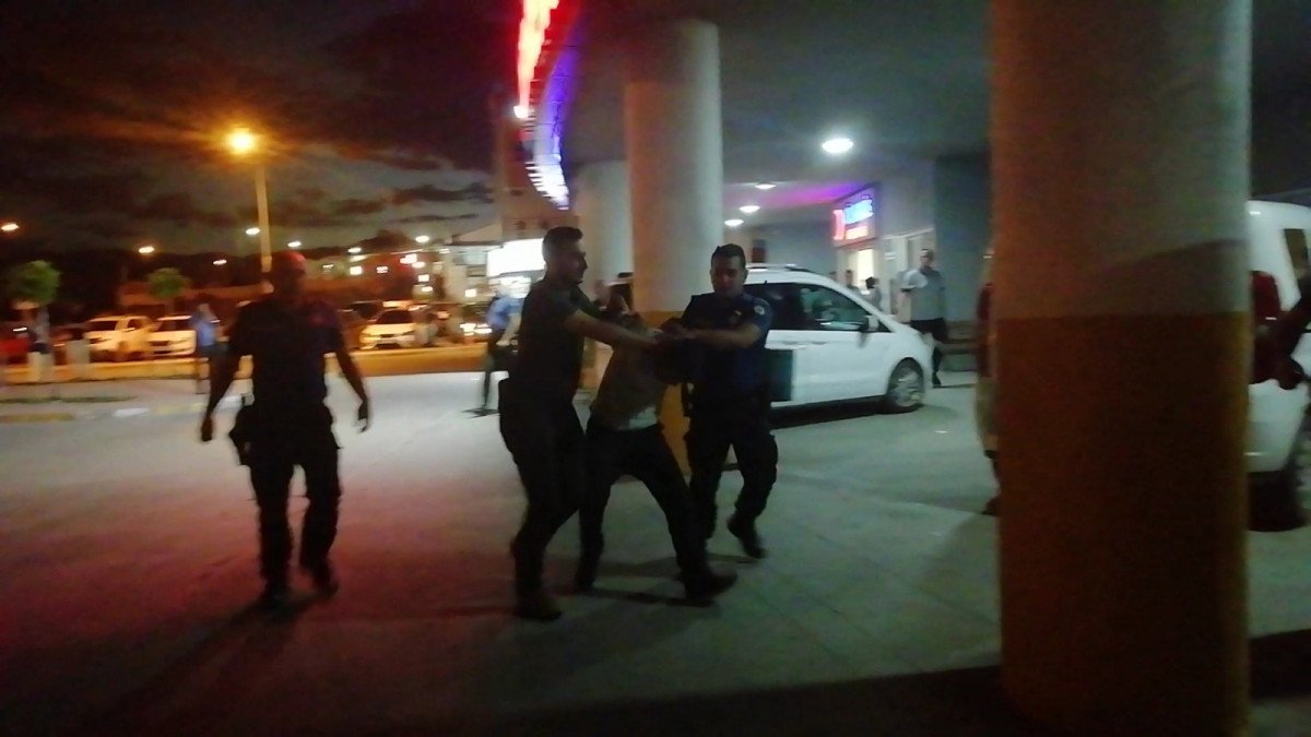 Erzincan’da polis memuru arbede sırasında bıçaklandı