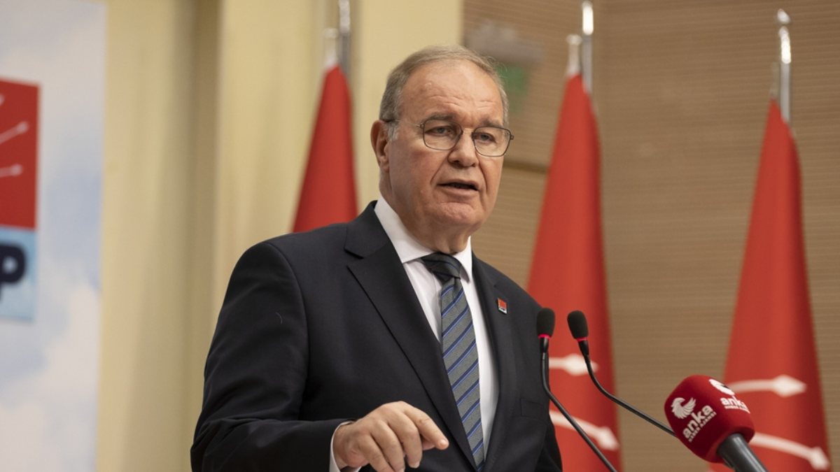 Faik Öztrak annesi hayatını kaybetti