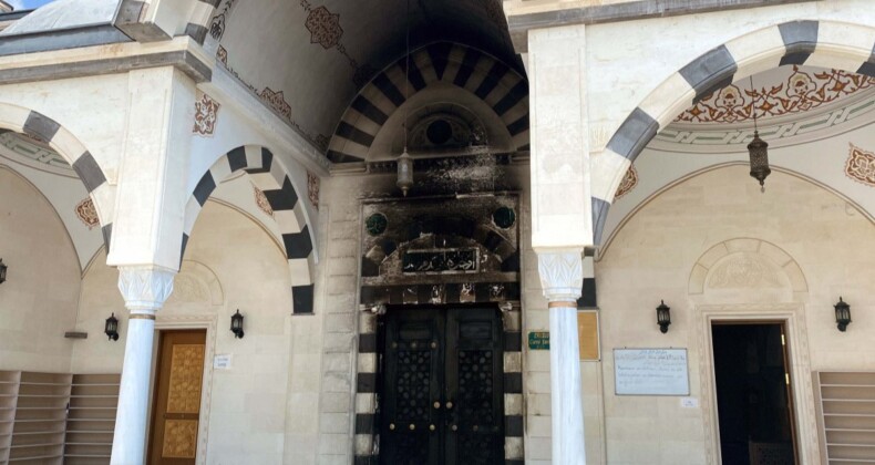 Gaziantep’te, cami kapısını yakan şahıs yakalandı