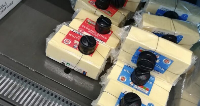 İngiltere’de marketlerde bazı gıdalara elektronik kilit takıldı