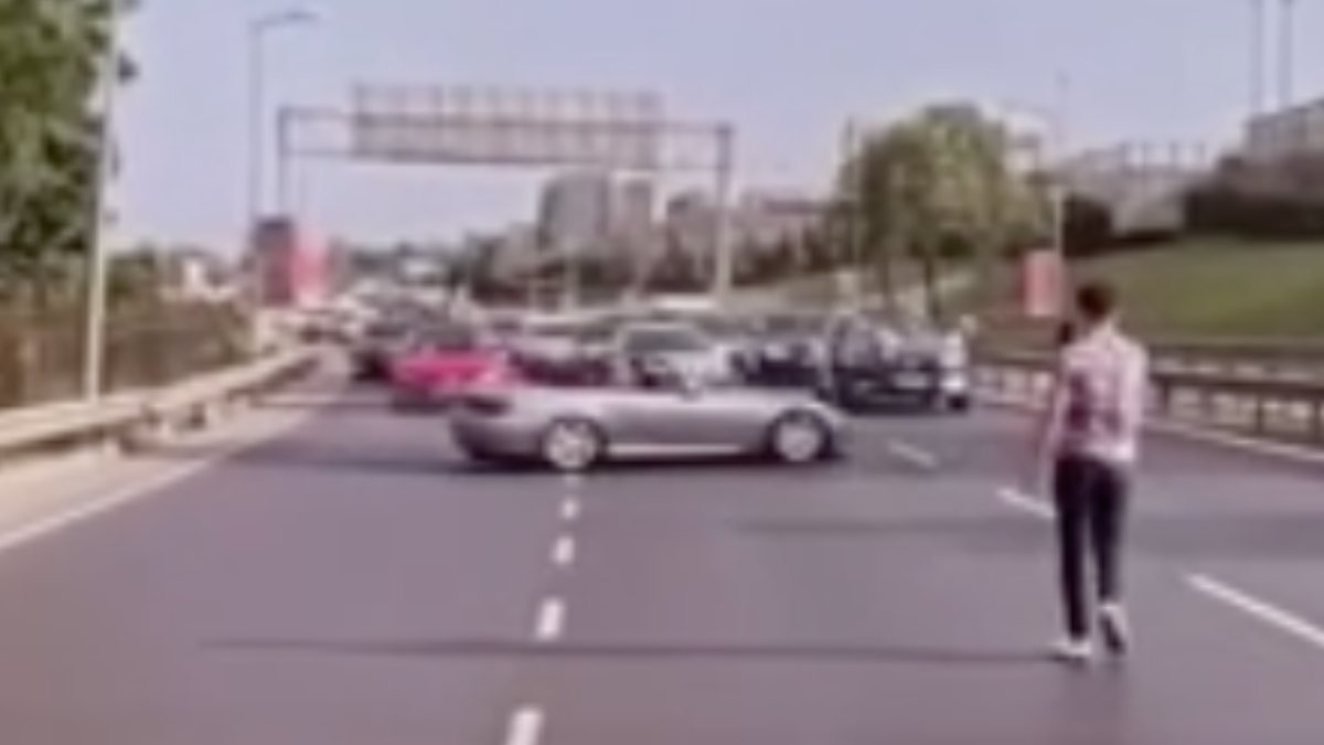 İstanbul’da düğün konvoyunun önünde drift yaptı