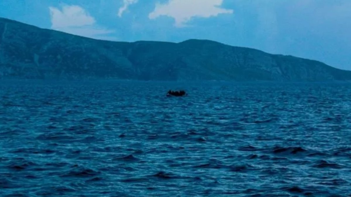 İtalya açıklarında 700’e yakın göçmen kurtarıldı