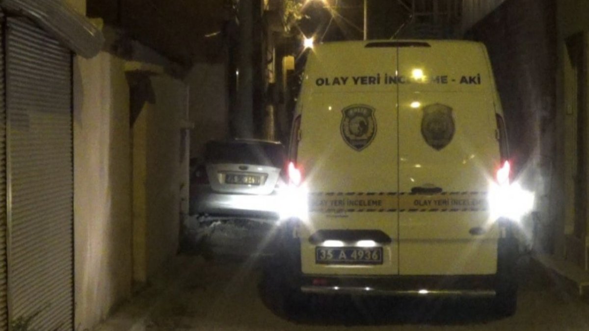 İzmir’de kötü koku gelen evde öldürülmüş bir genç bulundu