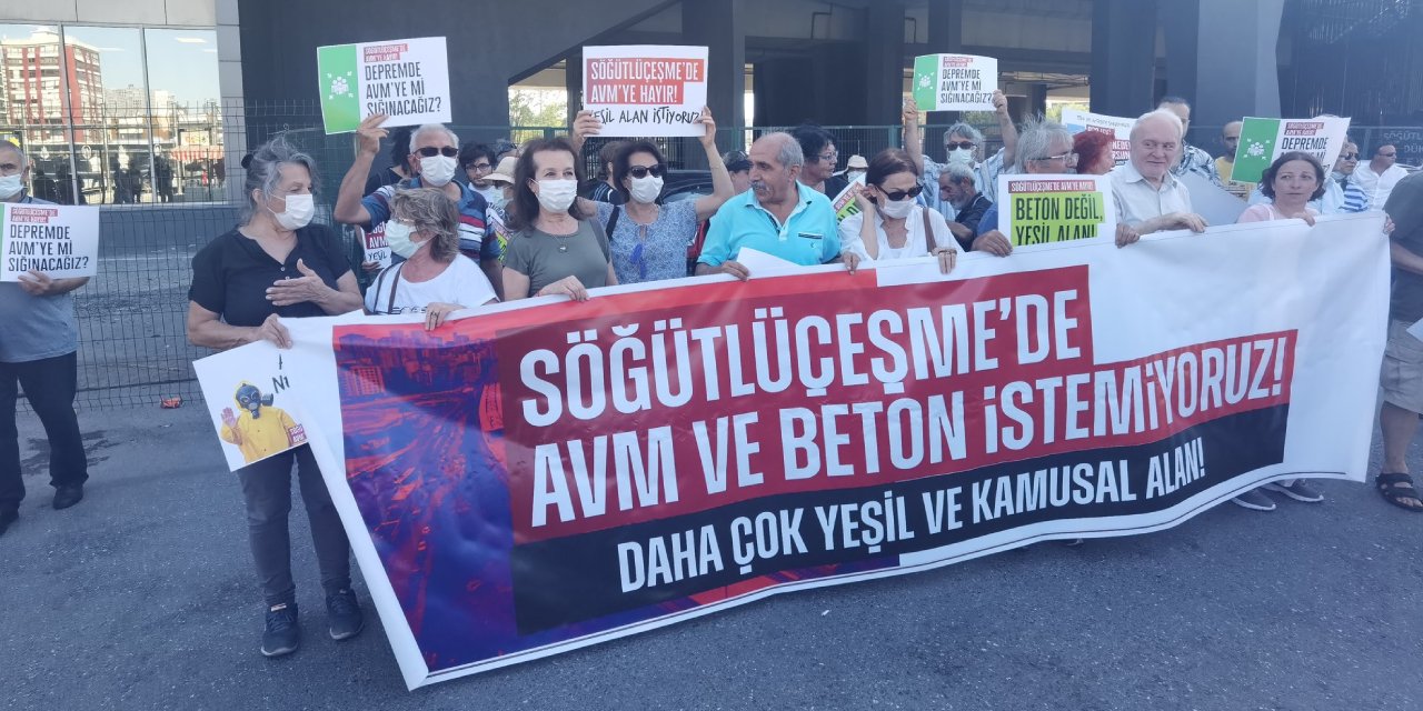 Kadıköylüler AVM’ye karşı yeşili savunuyor