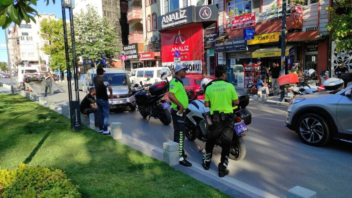 Kocaeli’de araç çalan şahıs yayaya çarptı