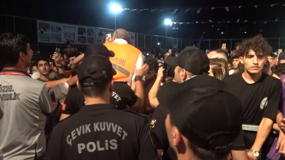 Kocaeli’de Sefo’nun konserinde yumruklar havada uçuştu