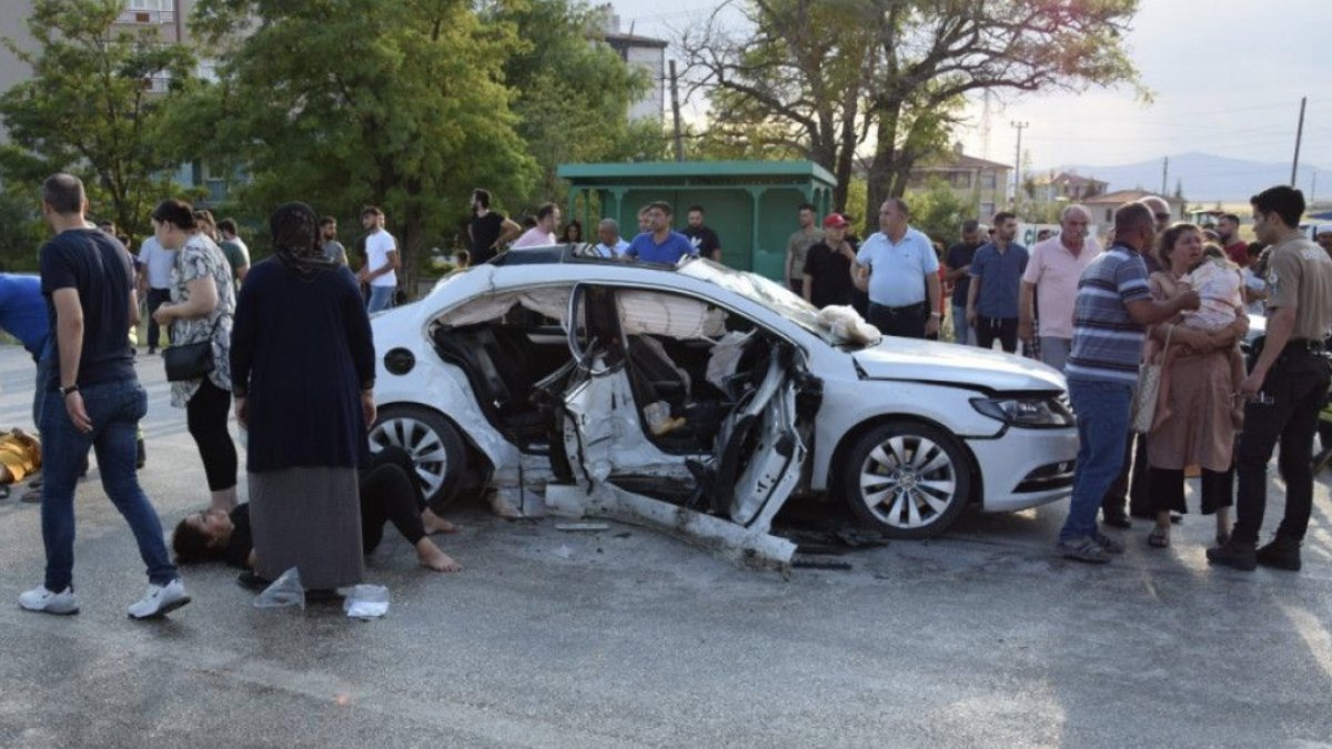 Konya’da iki otomobil çarpıştı: 16 yaralı