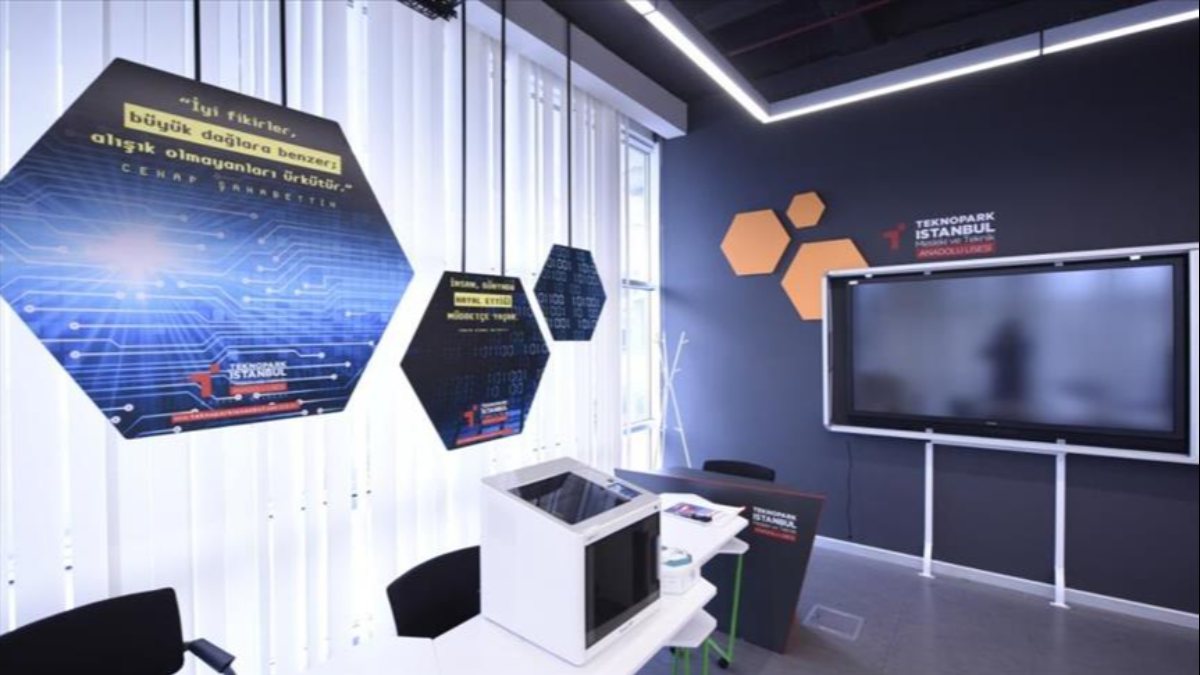 LGS sınavında derece yapan öğrenciler Teknopark bünyesindeki liseyi tercih etti