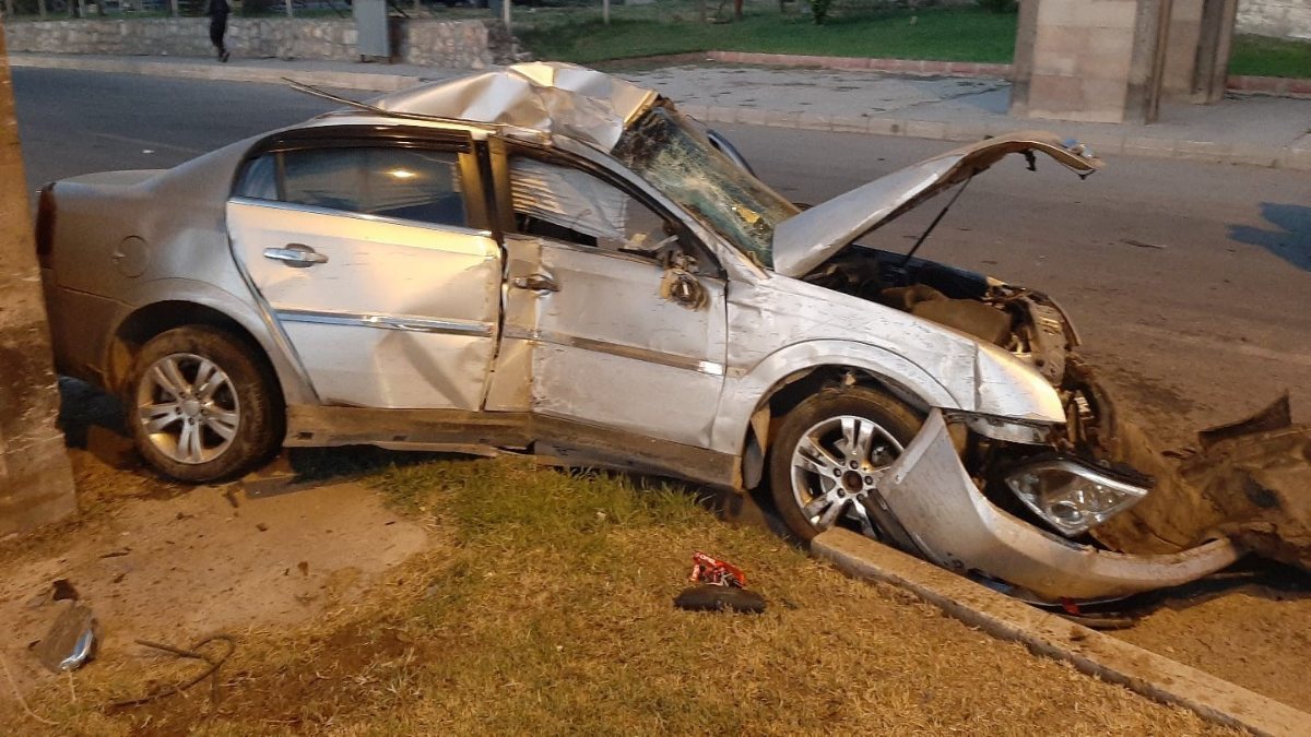 Malatya’da kaza yapan sürücü kurtarılamadı