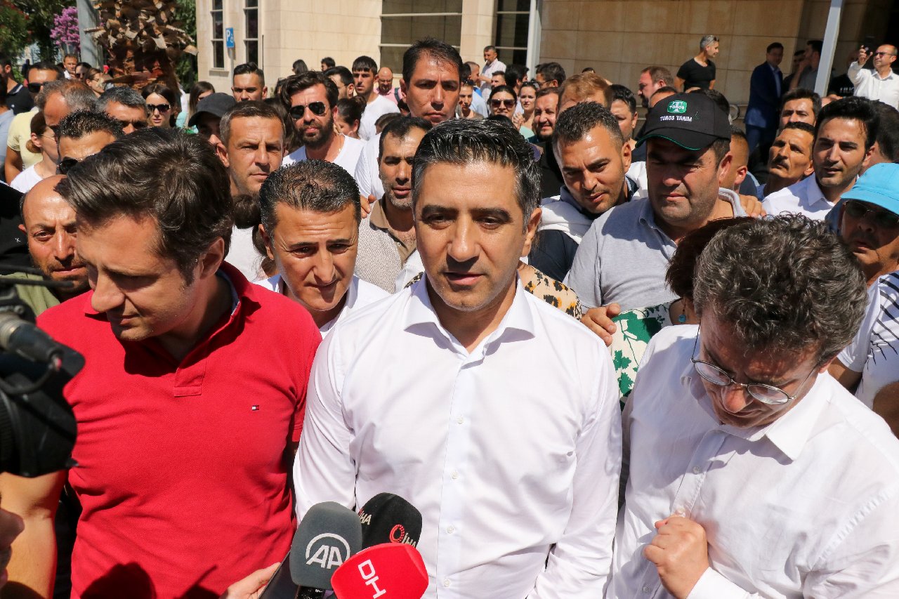 Menderes Belediye Başkanı Kayalar serbest bırakıldı