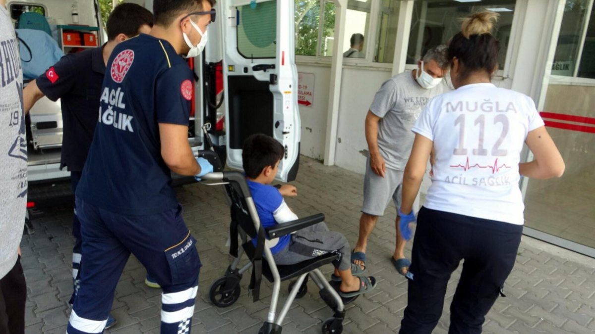 Muğla’da dondurma yerken köpek saldırdı: Çocuk yaralandı