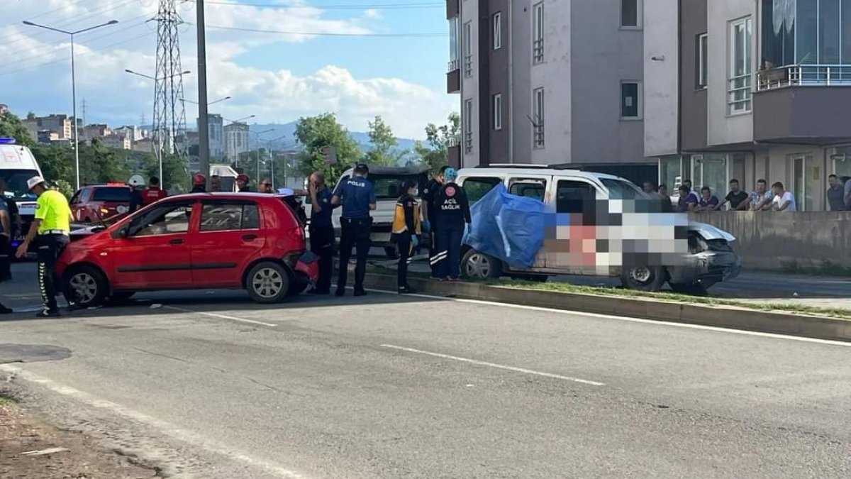 Ordu’da hafif ticari araç, otomobile arkadan çarptı: 2 ölü