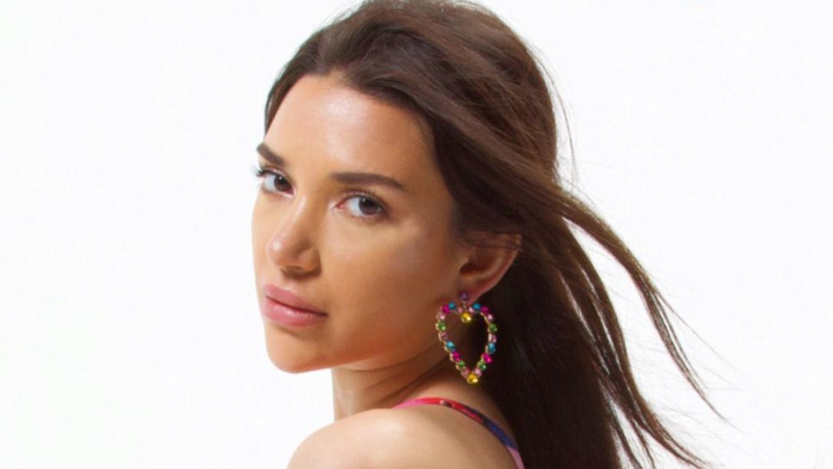 Rafet El Roman’ın kızı Su El Roman kıvrak dansıyla olay oldu! Elbisesinin kısalığı…