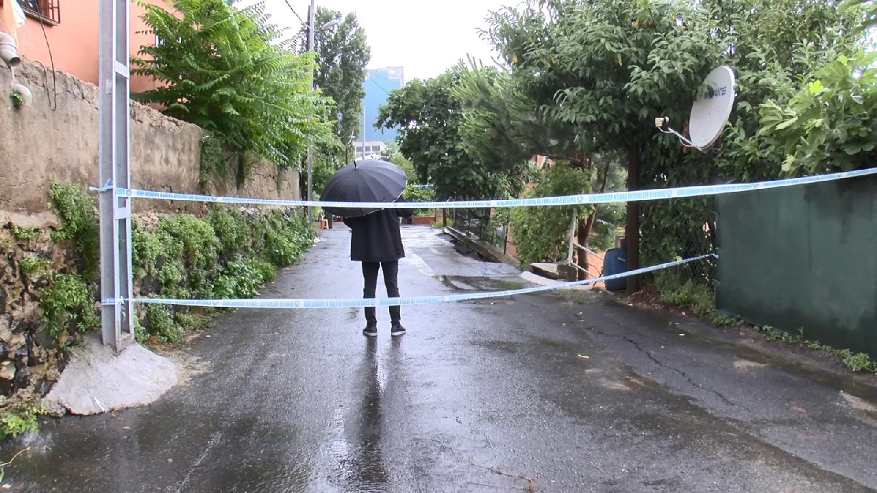 Sarıyer’de yol çöktü