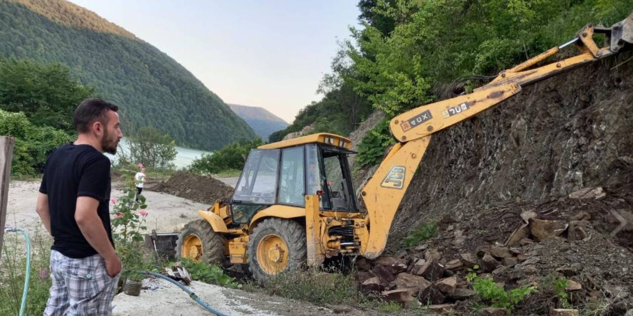 Şelale yolunu kapattı: Kamulaşırsa açarız