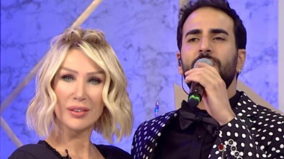 Silikonlarını yenileten Seda Sayan’dan dekolte gösterisi! ‘Dipçik gibi’