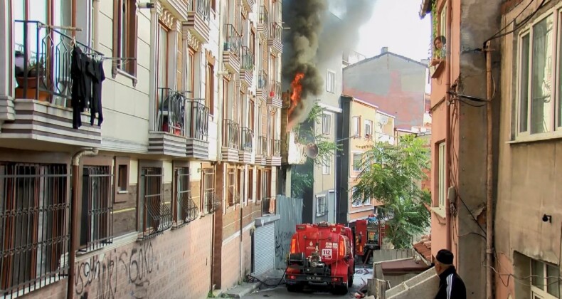 Şişli’de iki katlı metruk bina yandı