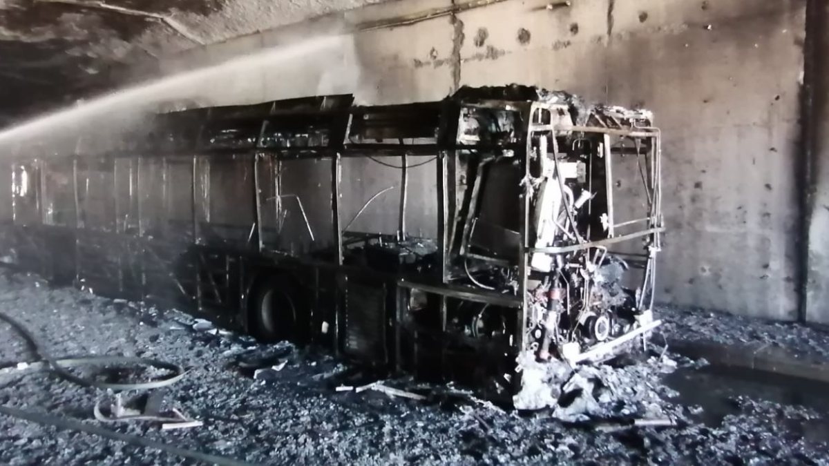 Sultangazi’de arızalanan İETT otobüsü, test sürüşünde yandı